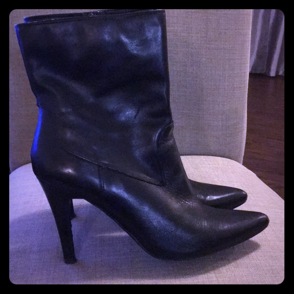 Black heeled boots